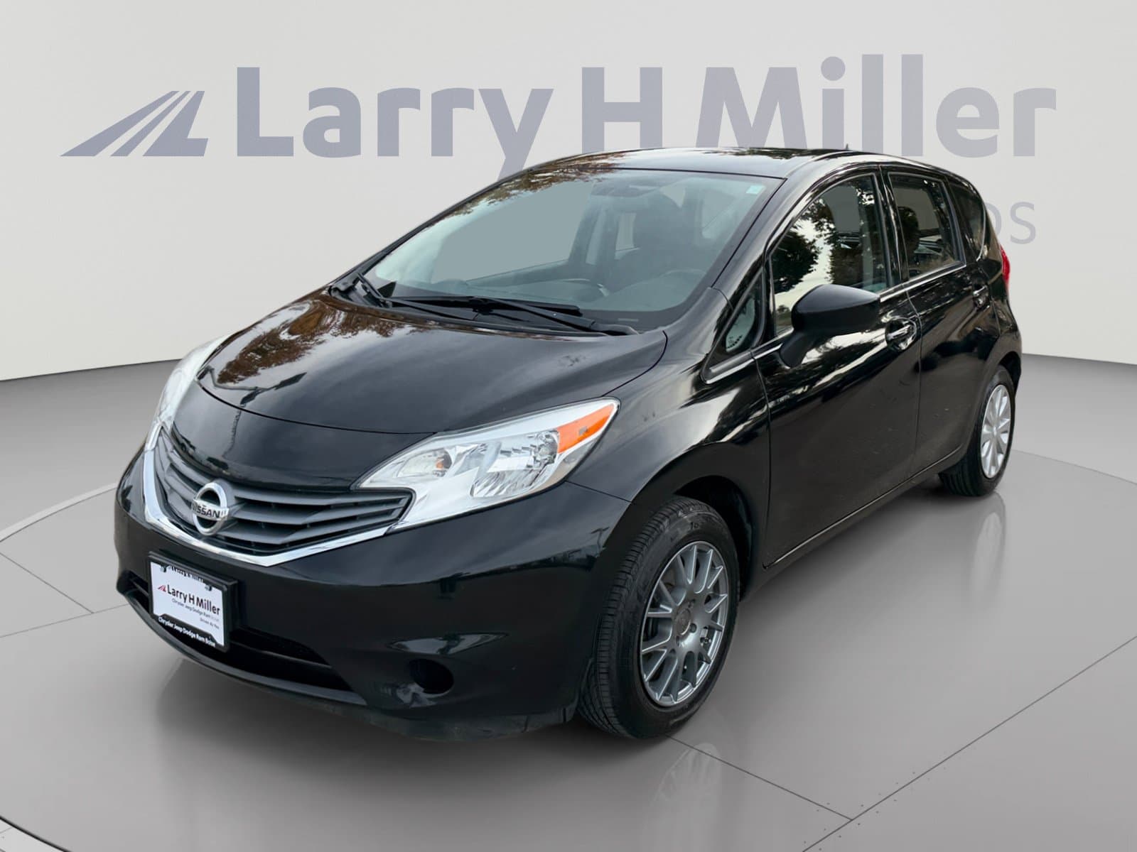 2015 Nissan Versa Note SV — photo 1 of 35