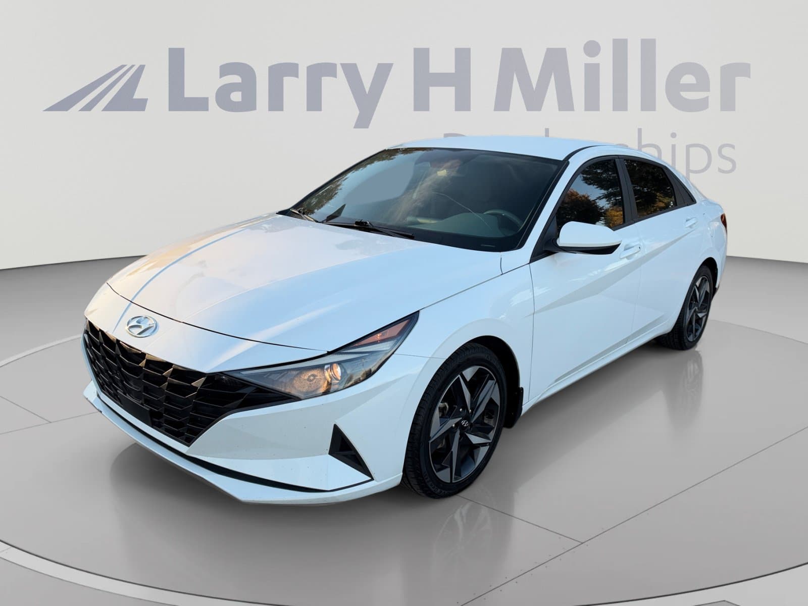 2023 Hyundai Elantra SEL — photo 1 of 35