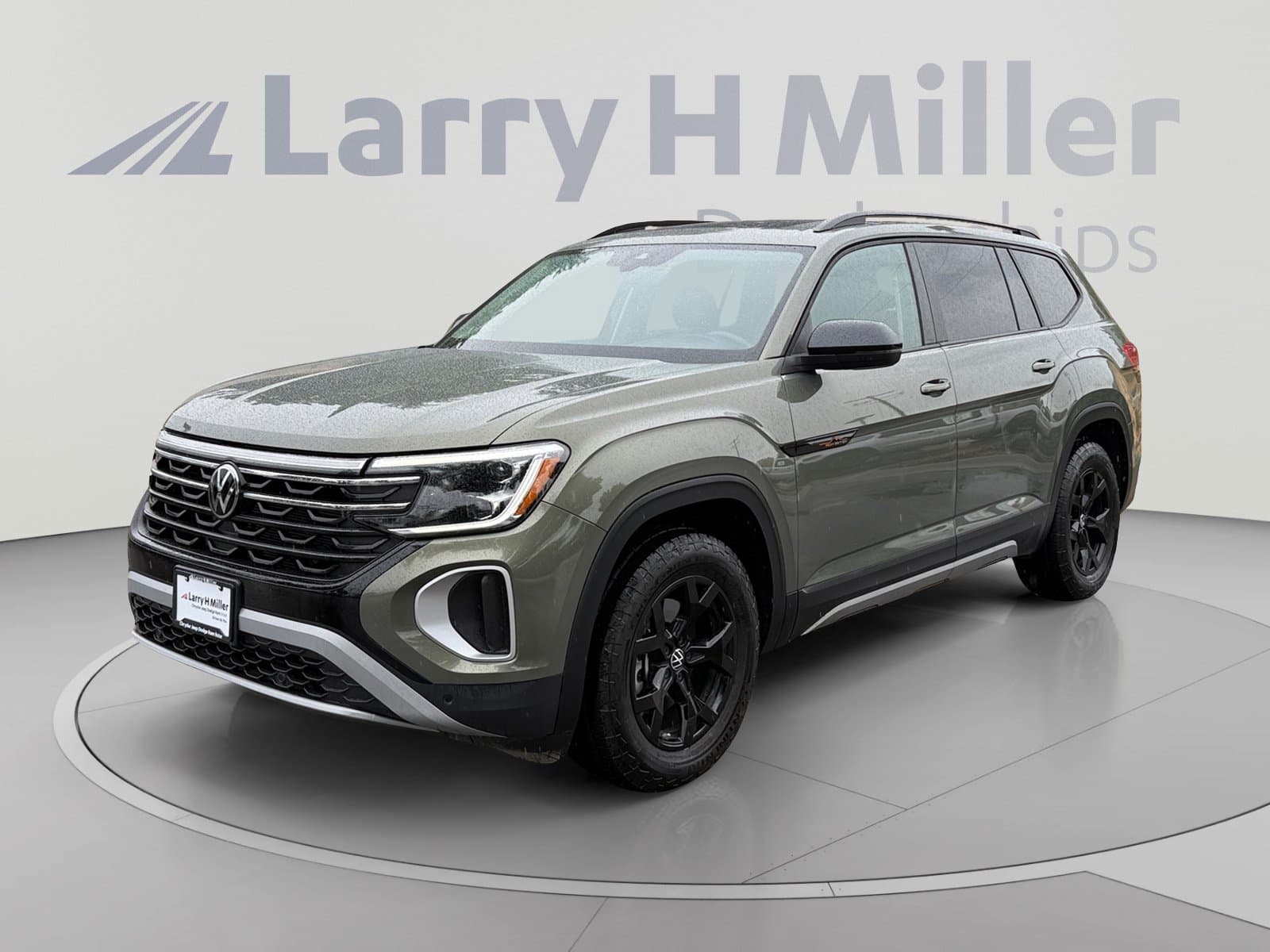 2024 Volkswagen Atlas 2.0T Peak Edition SEL — photo 1 of 35