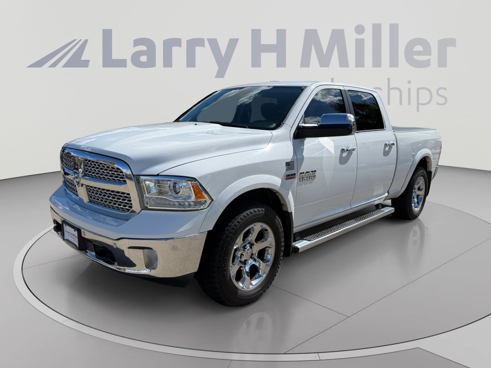 2017 RAM 1500 Laramie — photo 1 of 35