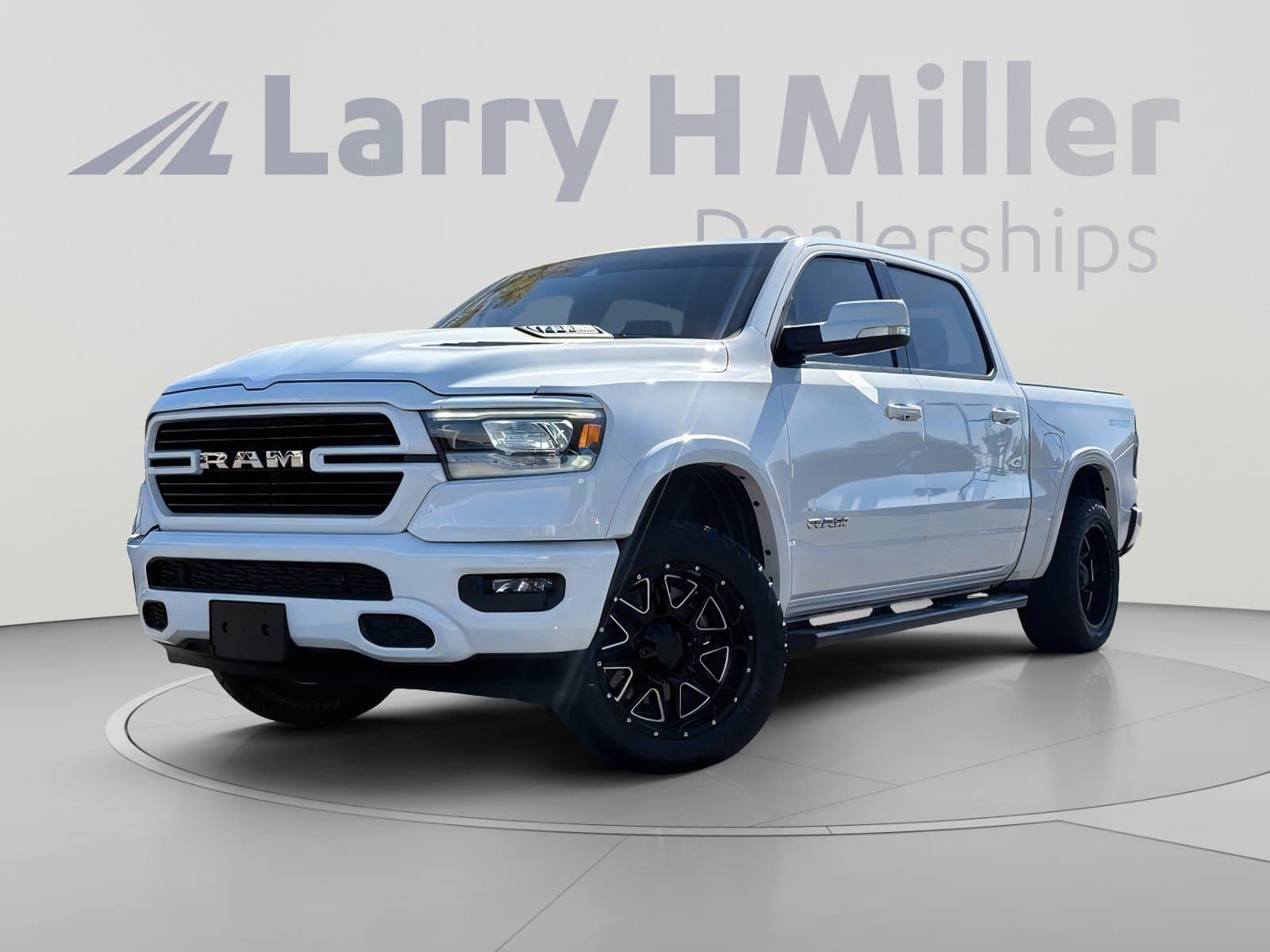 2021 RAM 1500 Laramie — photo 1 of 34