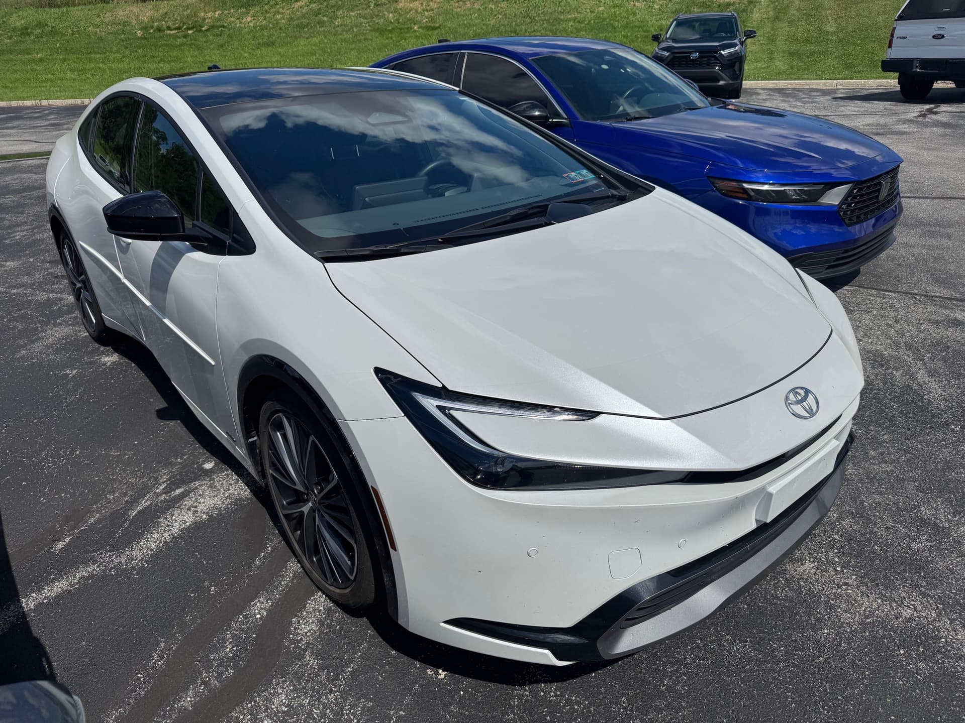 2024 Toyota Prius XLE — photo 1 of 3