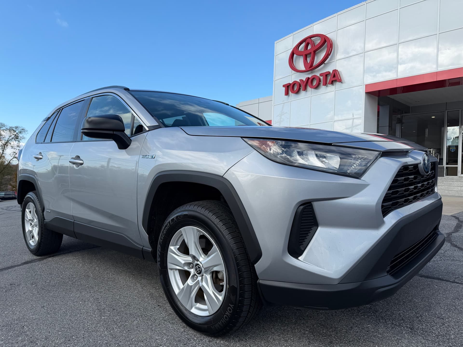 2021 Toyota RAV4 Hybrid LE — photo 1 of 31