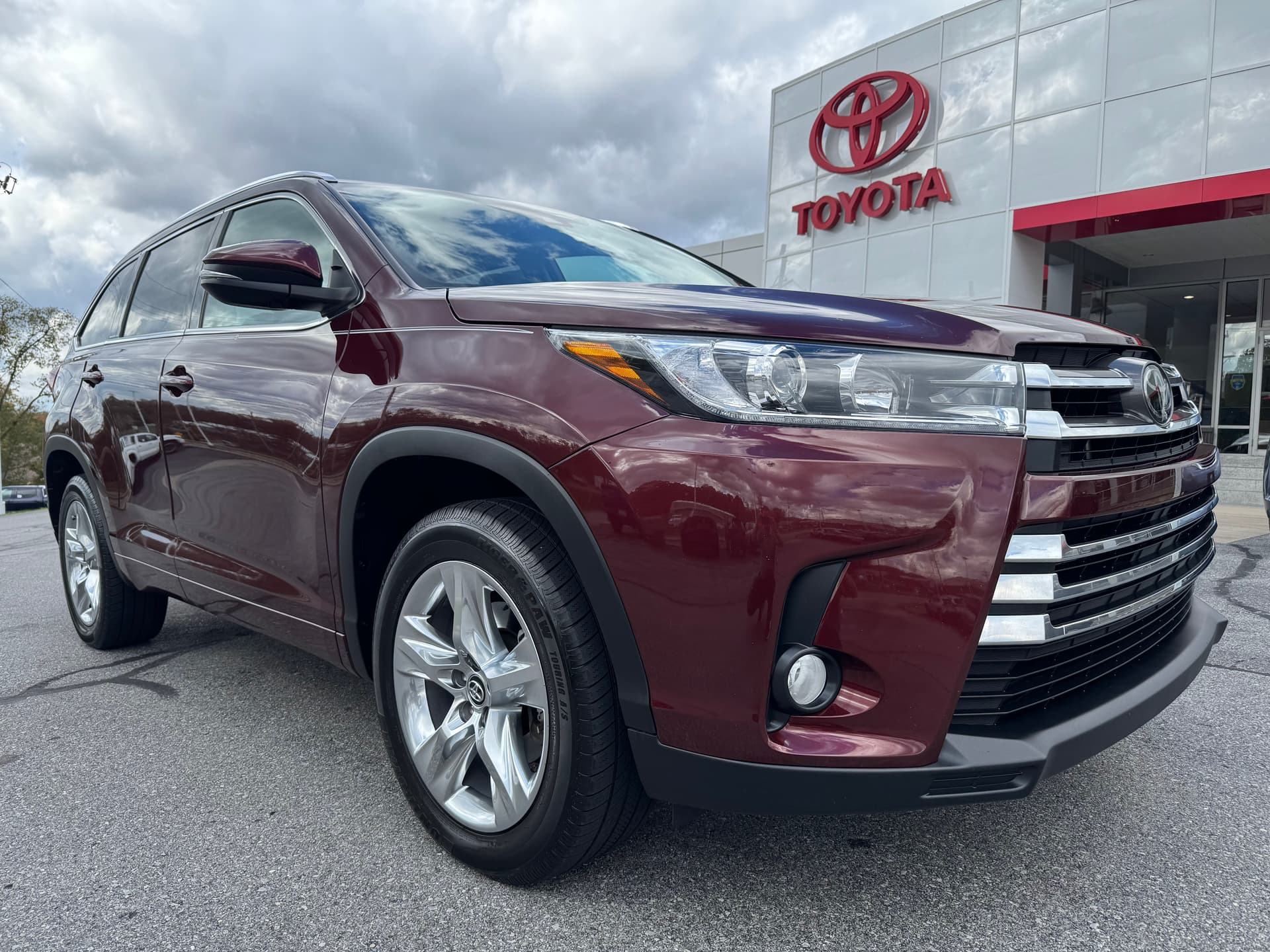 2018 Toyota Highlander Limited — photo 1 of 34