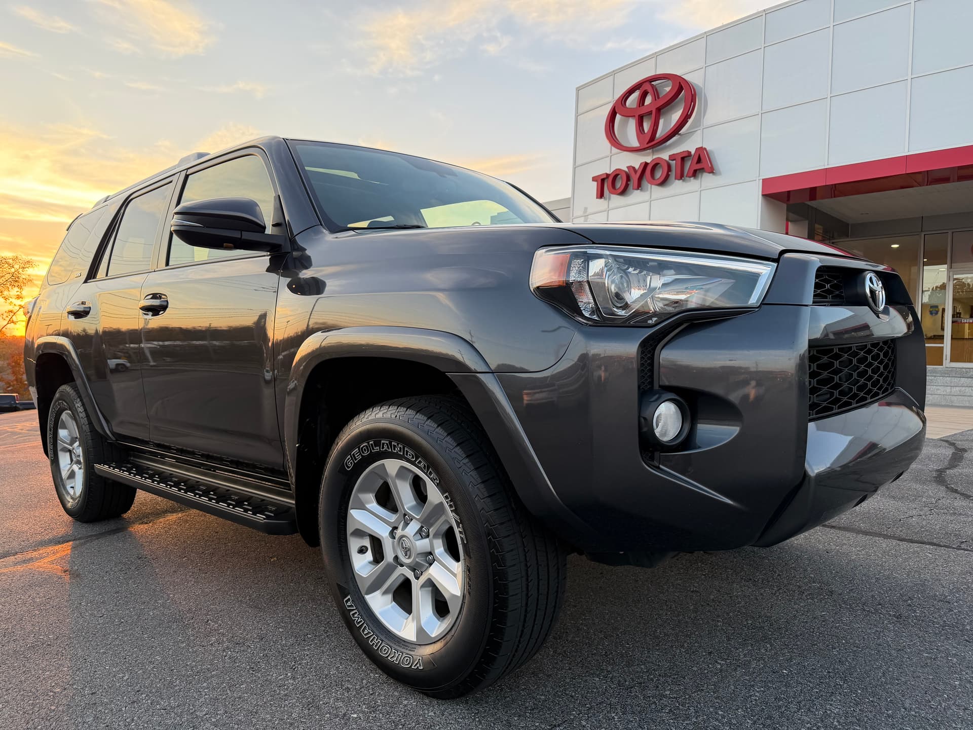 2018 Toyota 4Runner SR5 Premium — photo 1 of 36