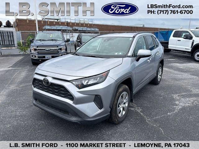 2020 Toyota RAV4 LE — photo 1 of 14