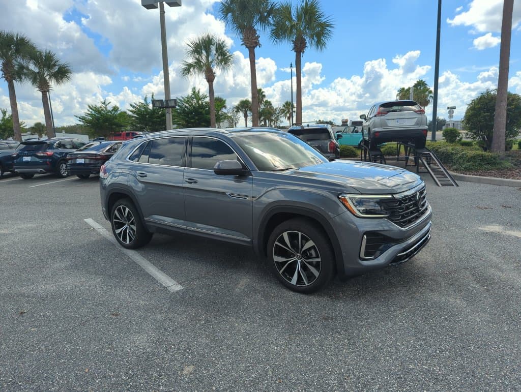 2024 Volkswagen Atlas Cross Sport 2.0T SEL Premium R-Line — photo 1 of 50