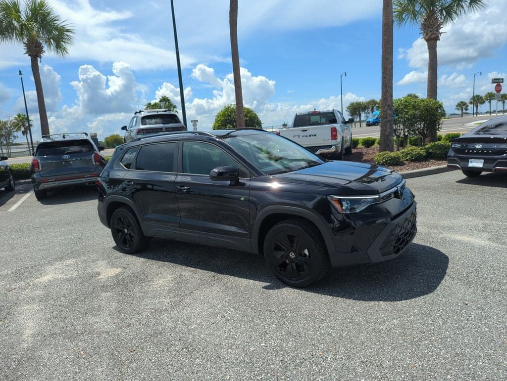 2027 Volkswagen Taos SE Black — photo 1 of 47