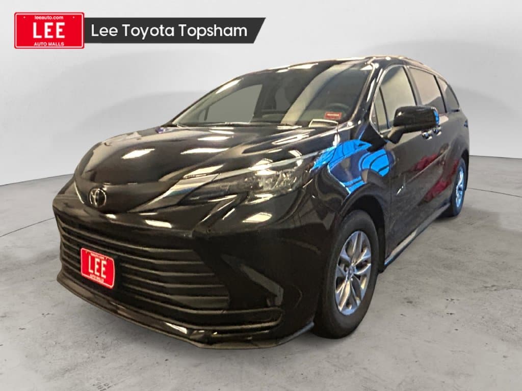 2026 Toyota Sienna LE — photo 1 of 27