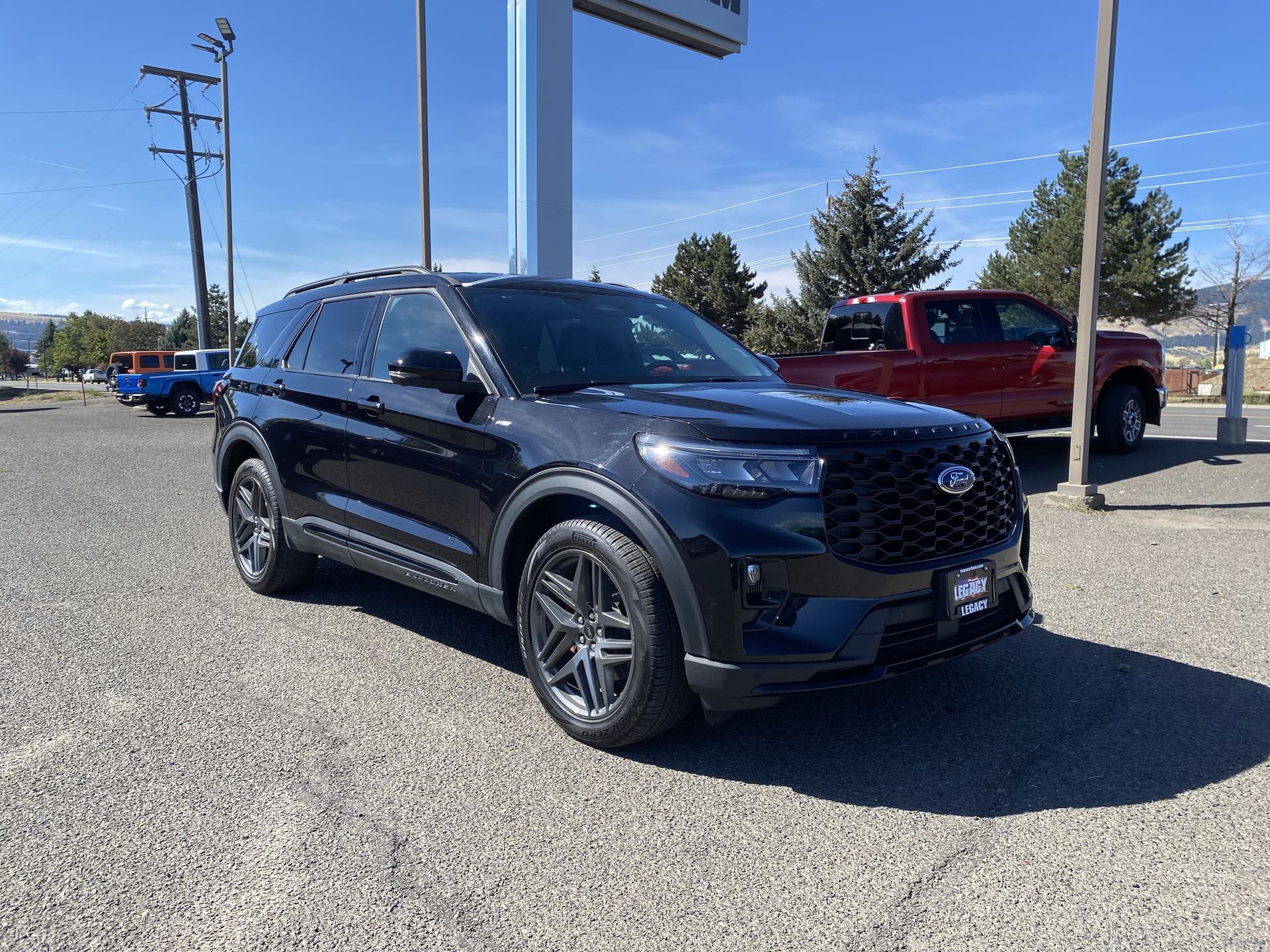 2025 Ford Explorer ST-Line — photo 1 of 31