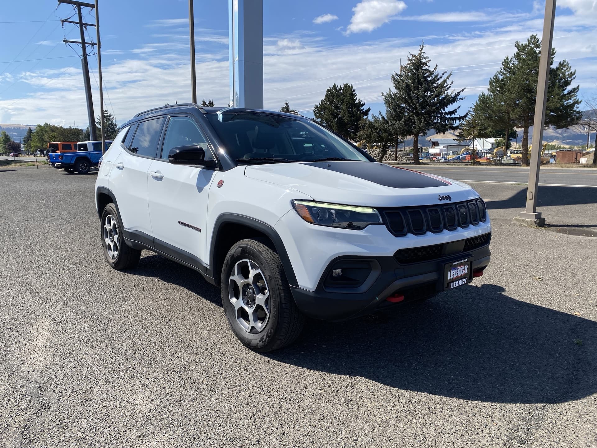 2022 Jeep Compass Trailhawk — photo 1 of 32
