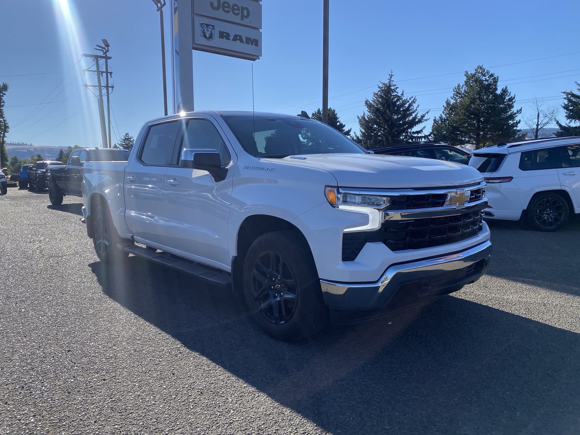 2024 Chevrolet Silverado 1500 LT — photo 1 of 26