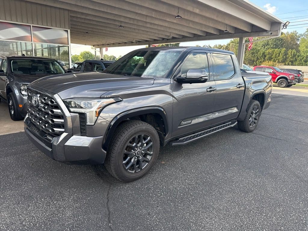 2023 Toyota Tundra 4WD Platinum — photo 1 of 12