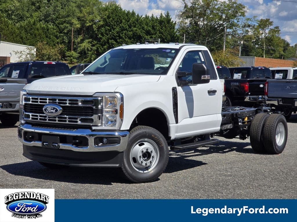 2027 Ford Super Duty F-350 DRW XL — photo 1 of 28