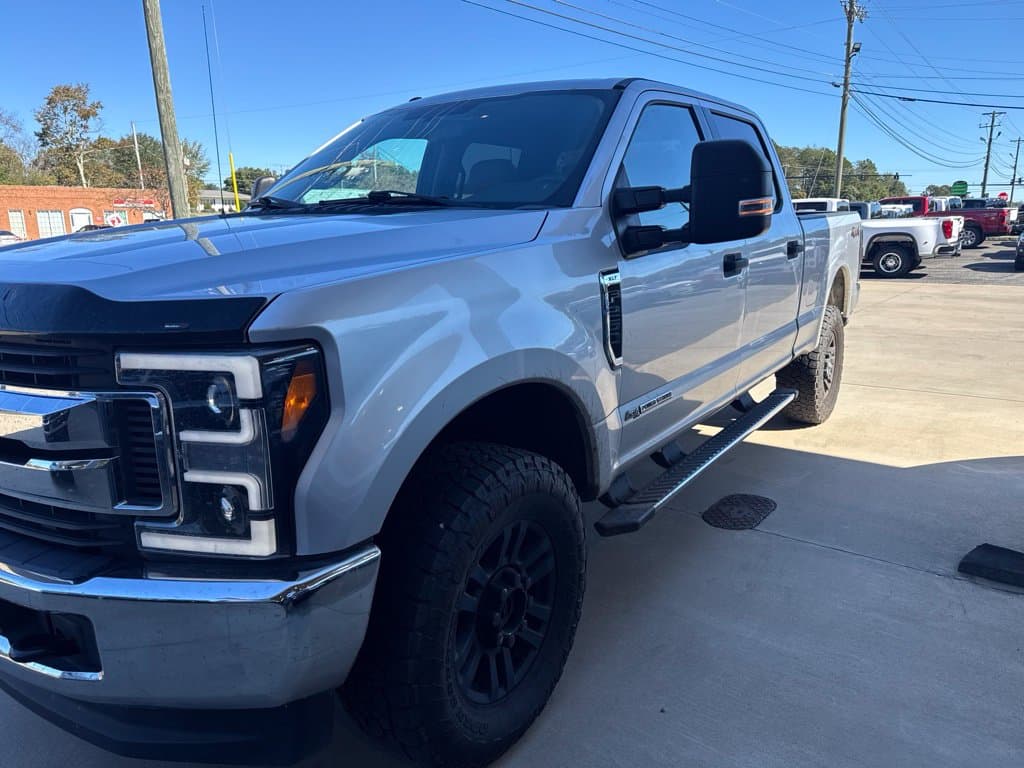 2017 Ford Super Duty F-250 SRW XLT — photo 1 of 9