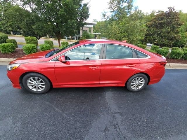 2019 Hyundai Sonata SE — photo 1 of 13