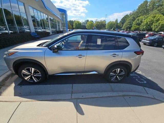 2021 Nissan Rogue Platinum — photo 1 of 13