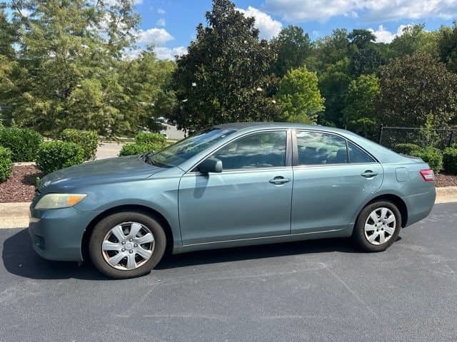 2010 Toyota Camry LE — photo 1 of 13
