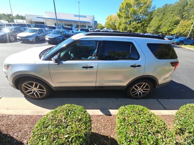 2017 Ford Explorer Sport — photo 1 of 13
