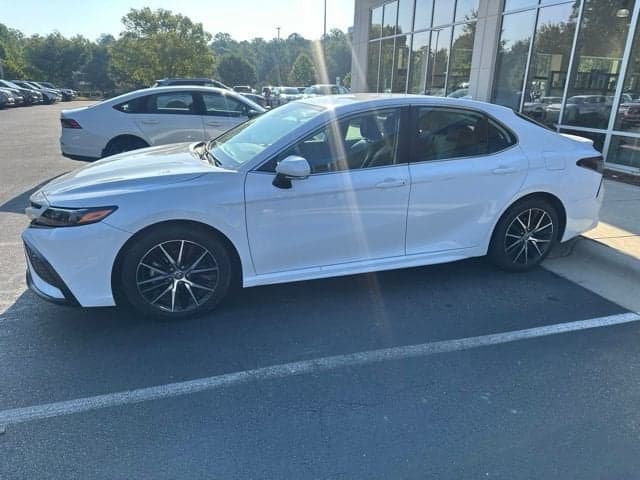 2024 Toyota Camry SE — photo 1 of 13