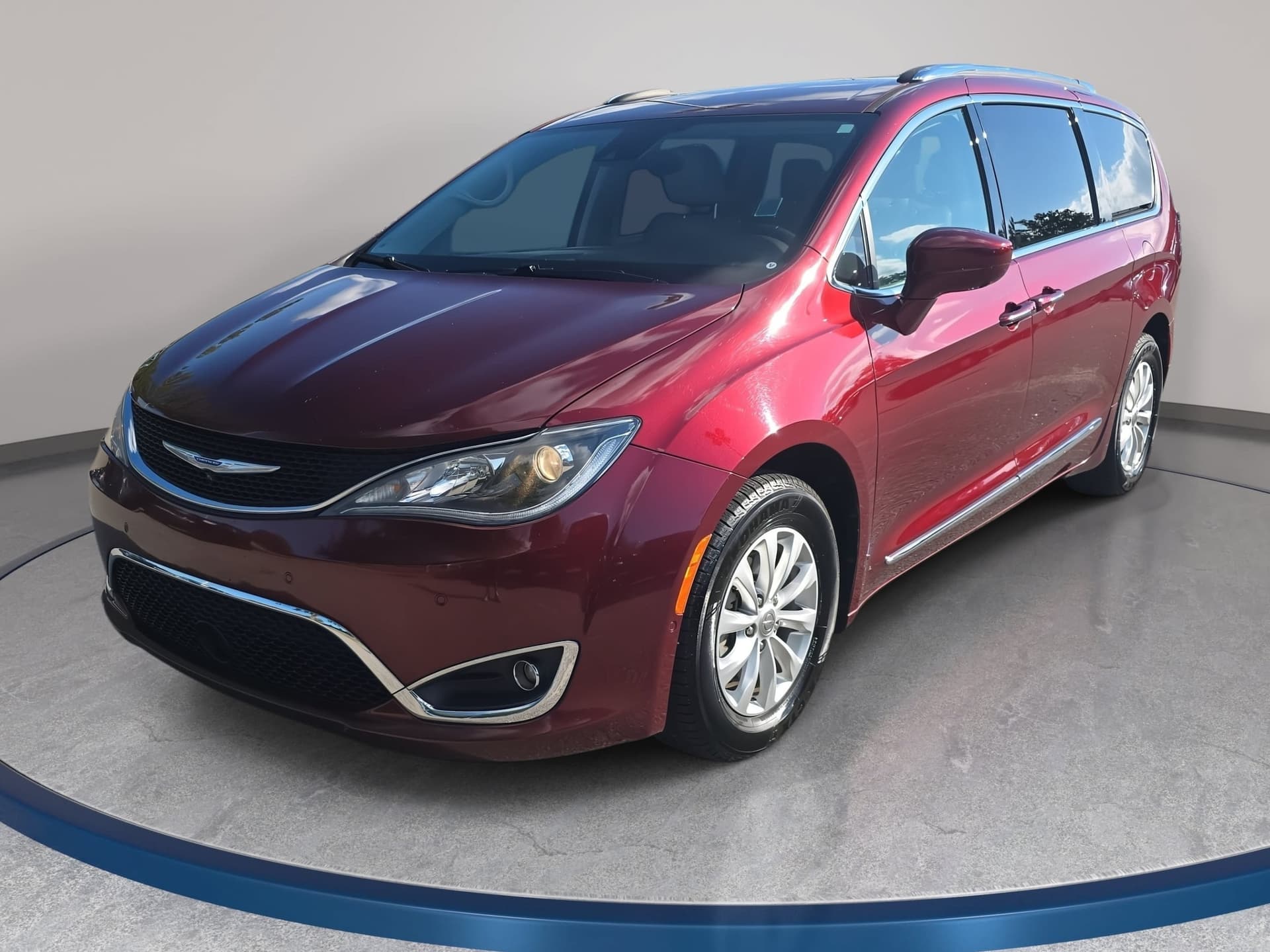 2019 Chrysler Pacifica Touring L — photo 1 of 36