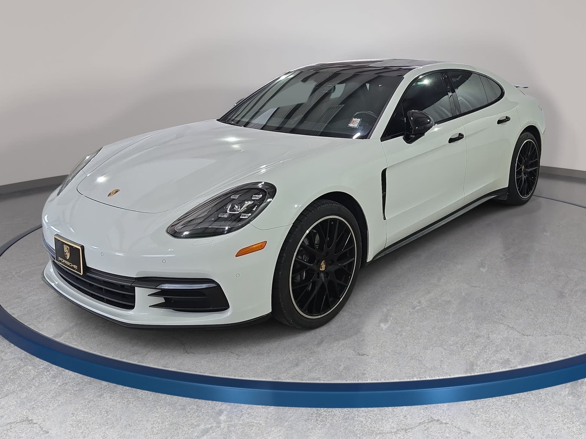 2017 Porsche Panamera Base — photo 1 of 33