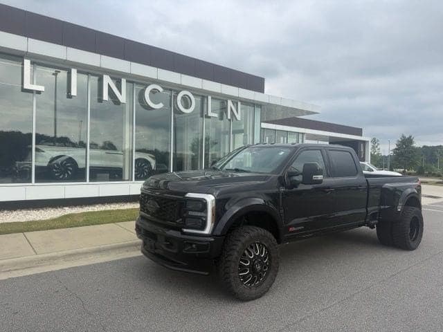 2024 Ford Super Duty F-450 DRW Limited — photo 1 of 26