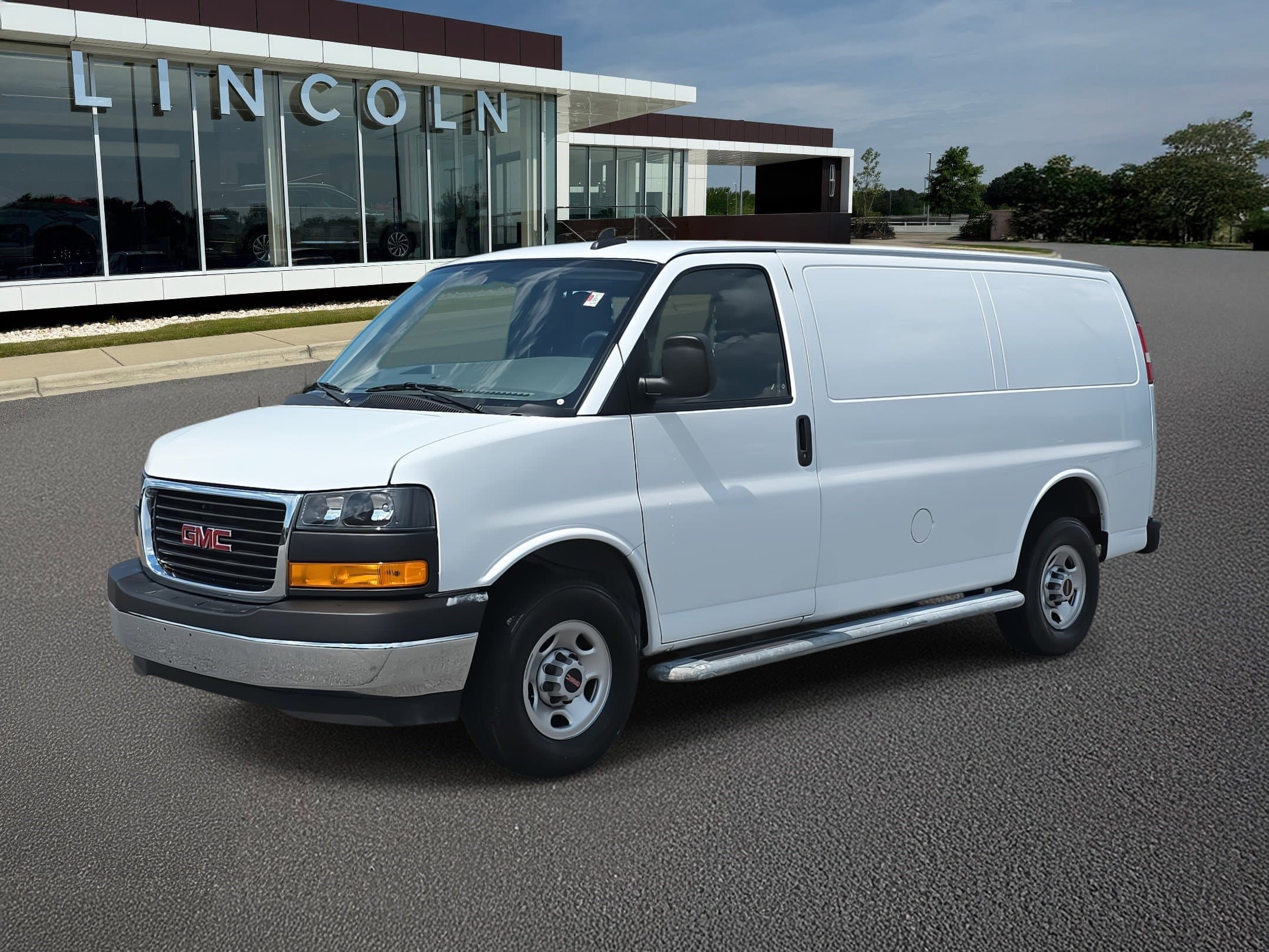 Foto de 2023 GMC Savana Cargo Van Work Van
