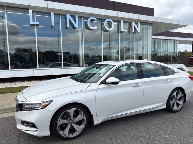 2018 Honda Accord Sedan Touring 1.5T — photo 1 of 24