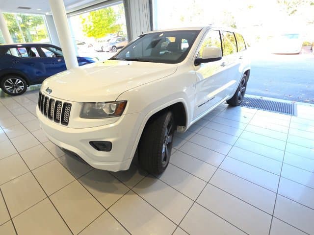 2015 Jeep Grand Cherokee Laredo — photo 1 of 17