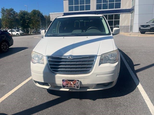 2010 Chrysler Town & Country Touring — photo 1 of 19