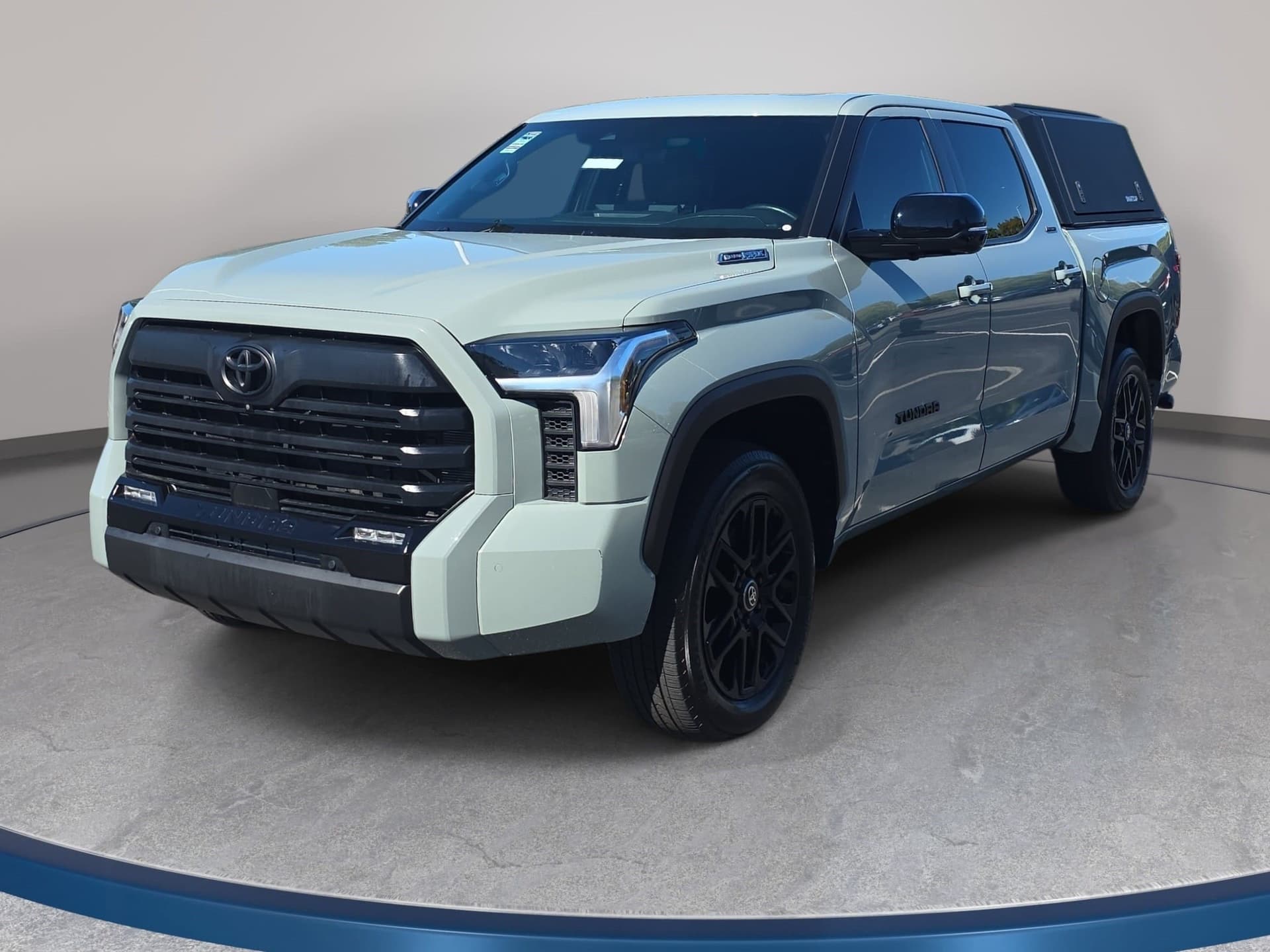 2025 Toyota Tundra 4WD Limited — photo 1 of 35