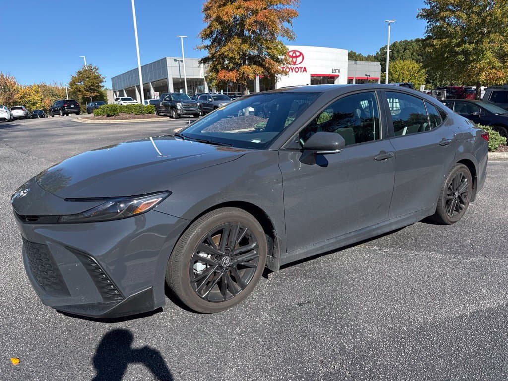 2025 Toyota Camry SE — photo 1 of 22