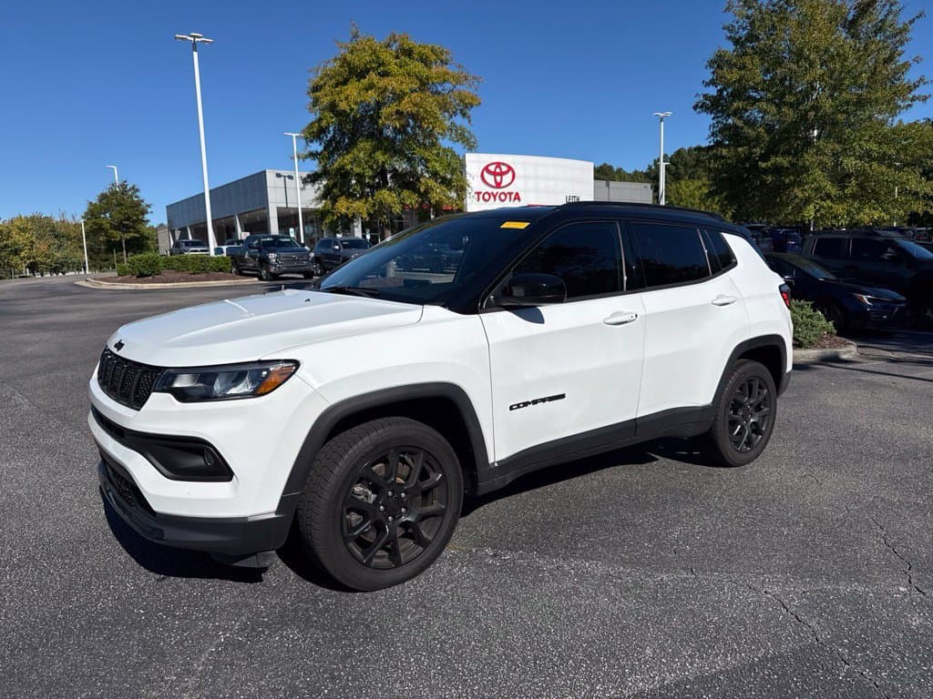 2024 Jeep Compass Latitude — photo 1 of 13