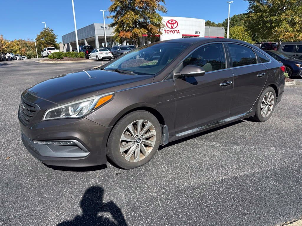 2015 Hyundai Sonata Base — photo 1 of 13