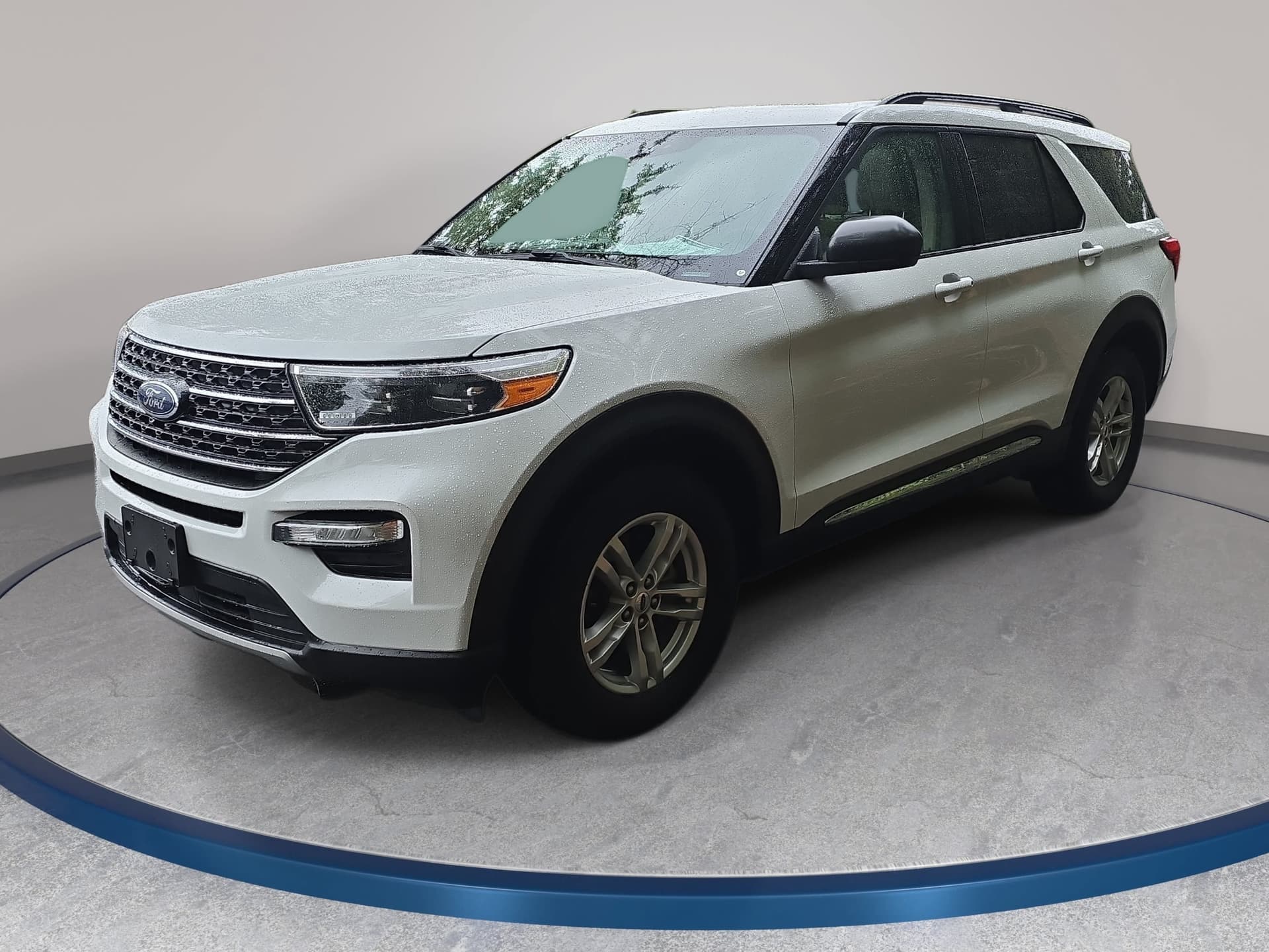 2021 Ford Explorer XLT — photo 1 of 35