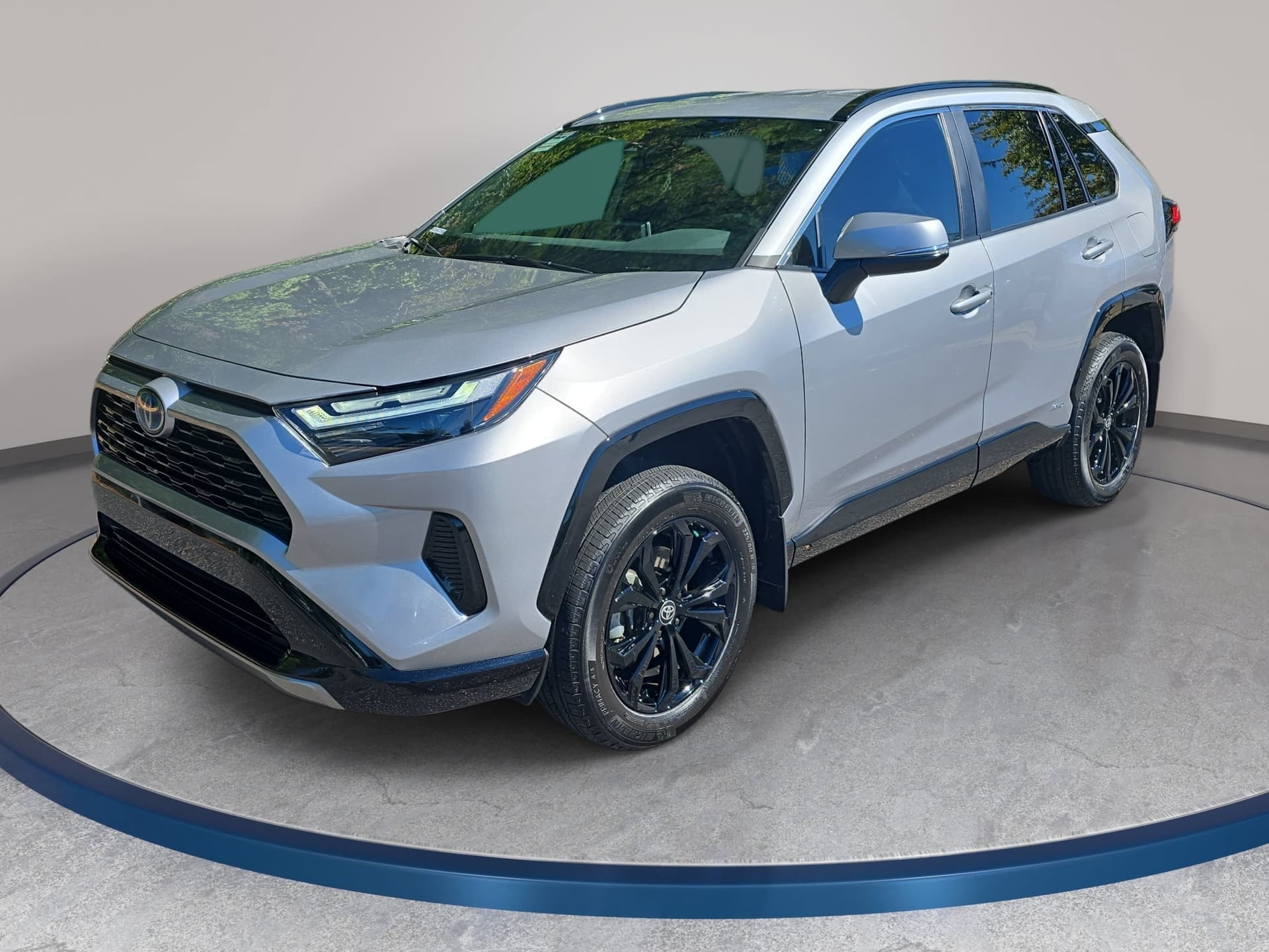 2024 Toyota RAV4 Hybrid SE — photo 1 of 33