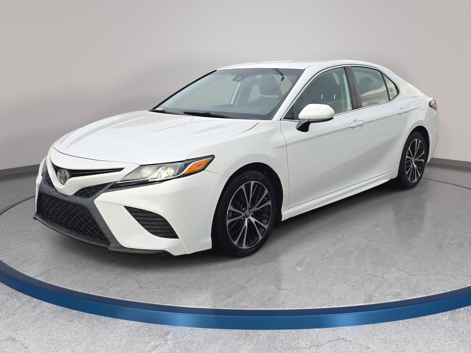 2019 Toyota Camry SE — photo 1 of 34