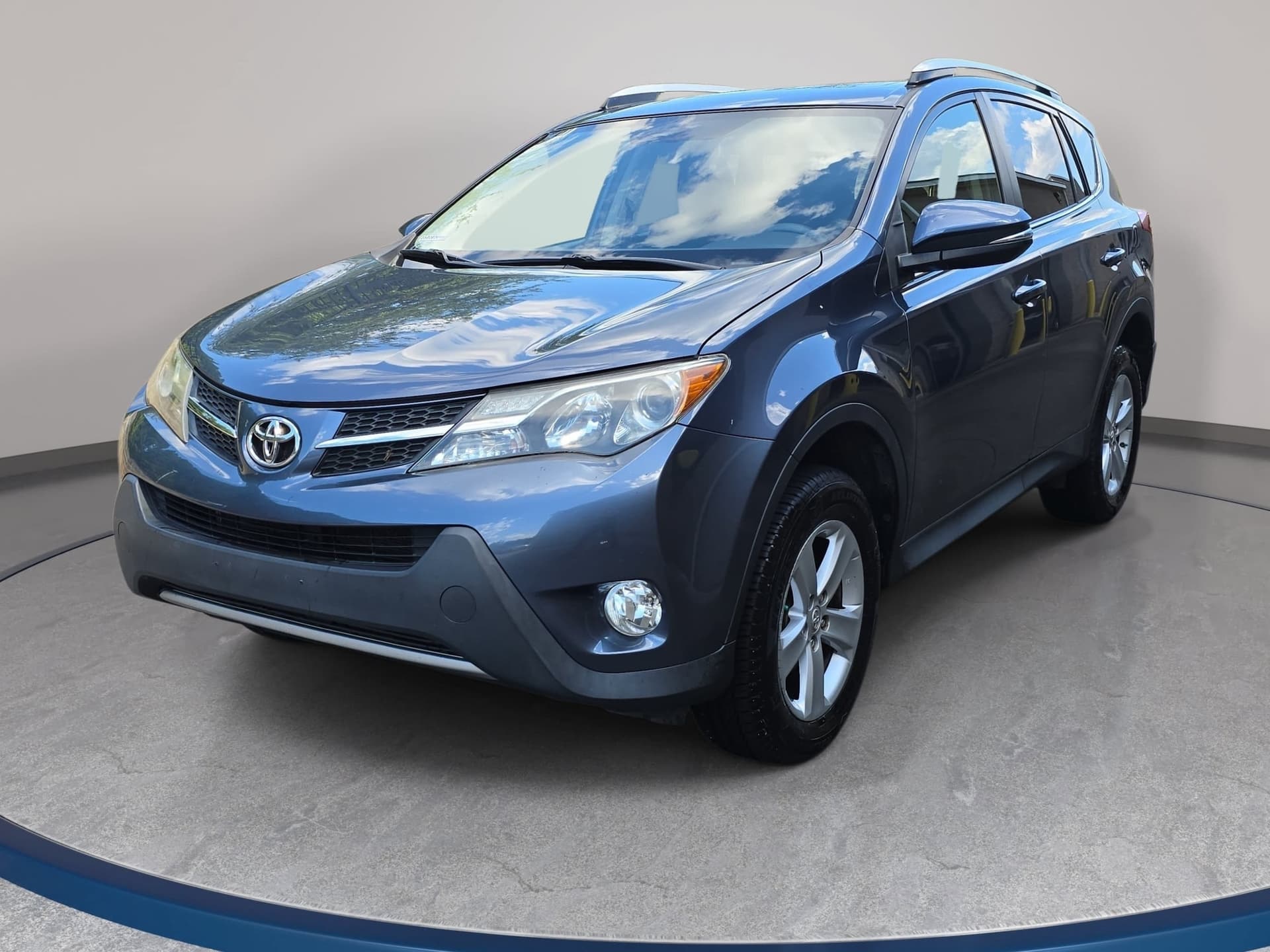 2013 Toyota RAV4 XLE — photo 1 of 34