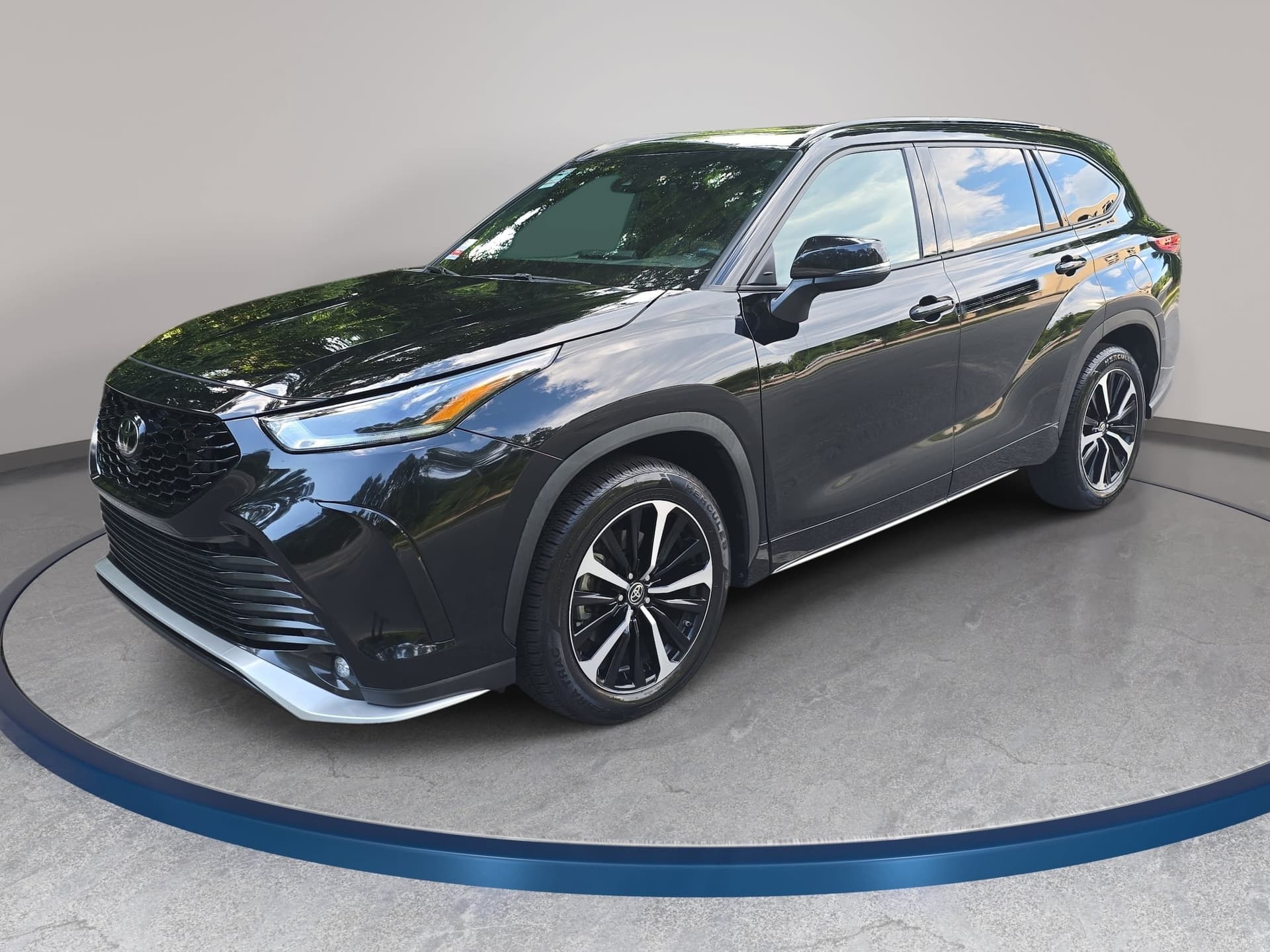 2021 Toyota Highlander XSE — photo 1 of 38
