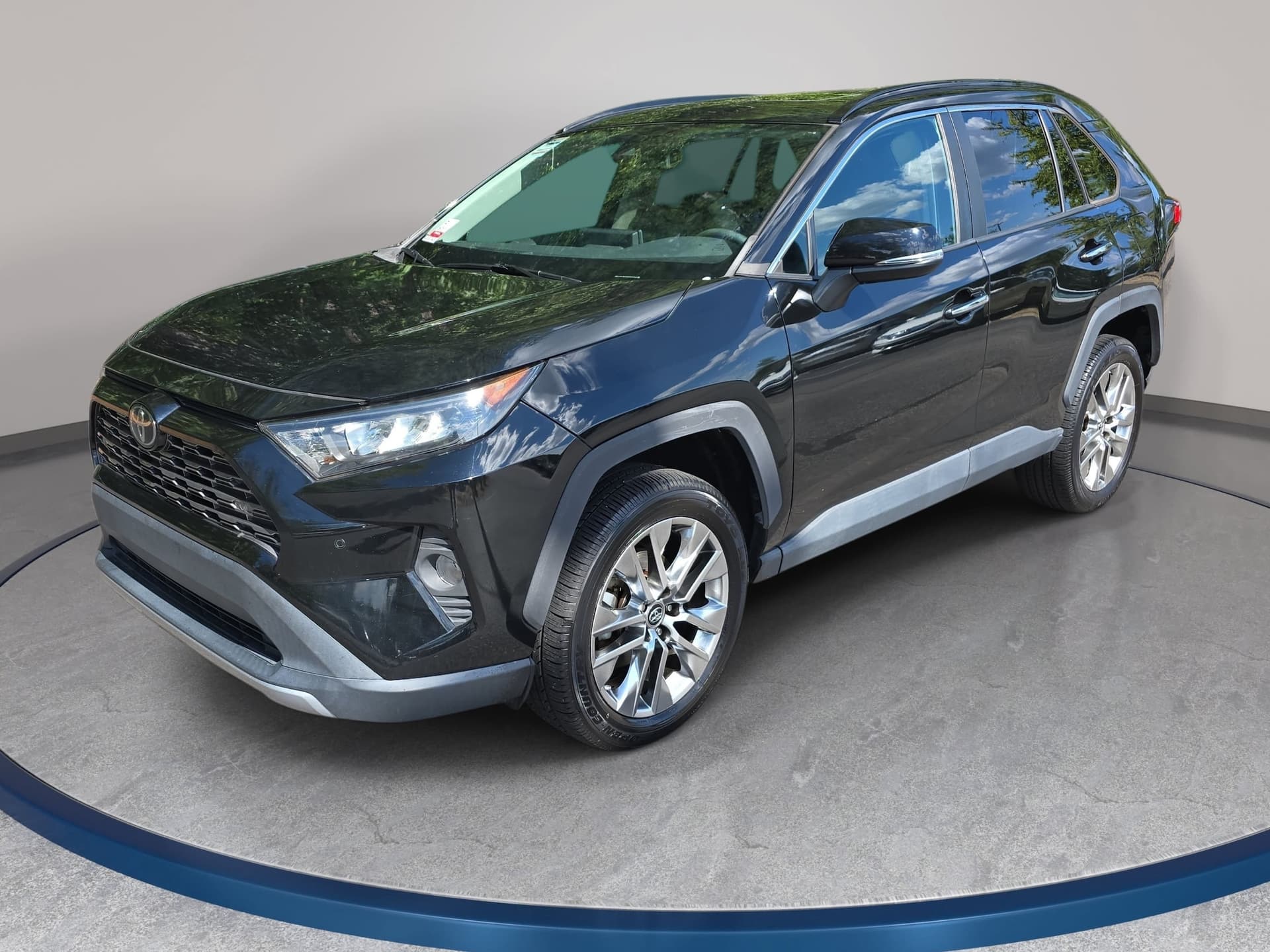2019 Toyota RAV4 Limited — photo 1 of 36