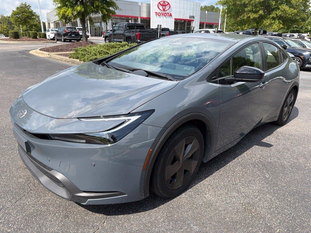 2025 Toyota Prius LE — photo 1 of 13