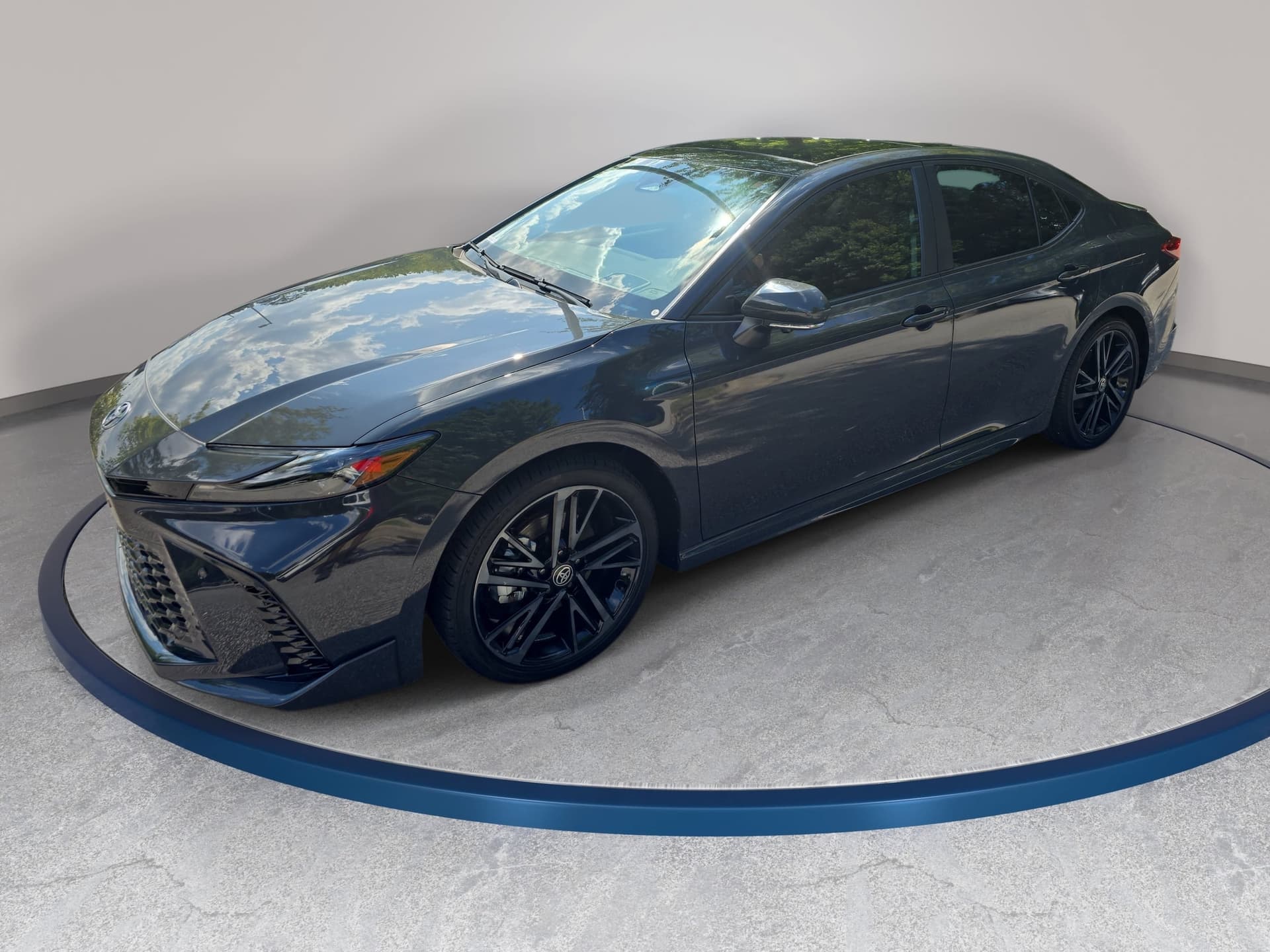2025 Toyota Camry XSE — photo 1 of 32