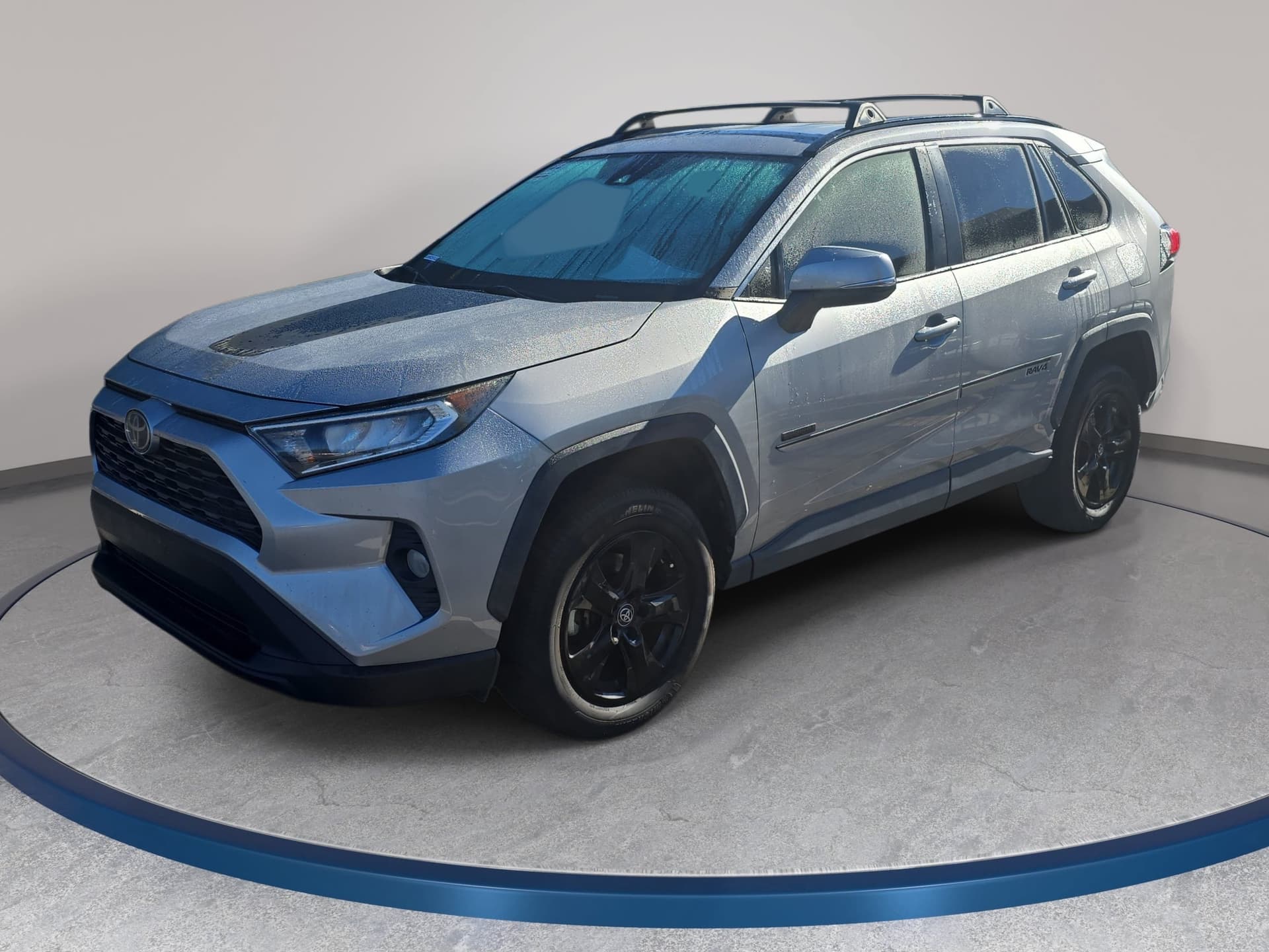 2020 Toyota RAV4 XLE — photo 1 of 33