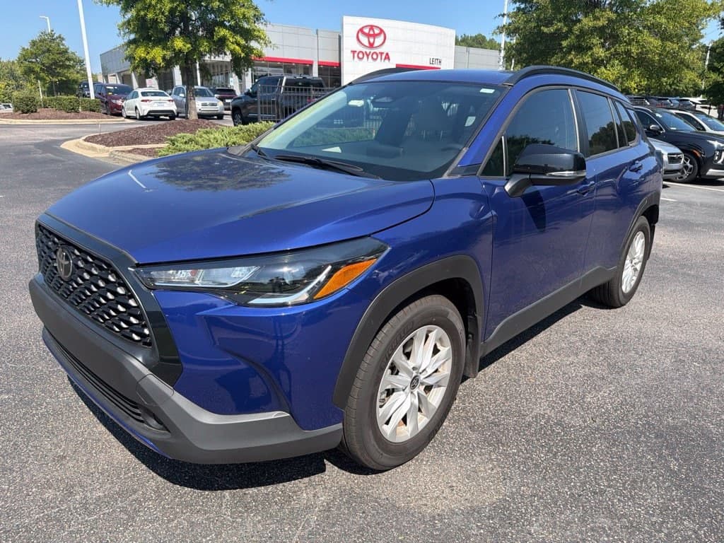 2025 Toyota Corolla Cross LE — photo 1 of 13