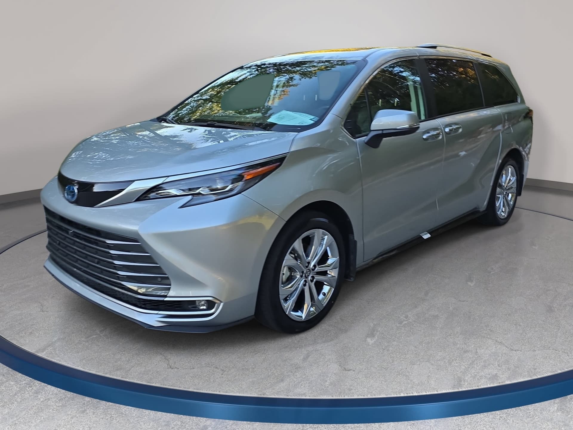 2024 Toyota Sienna Platinum — photo 1 of 37
