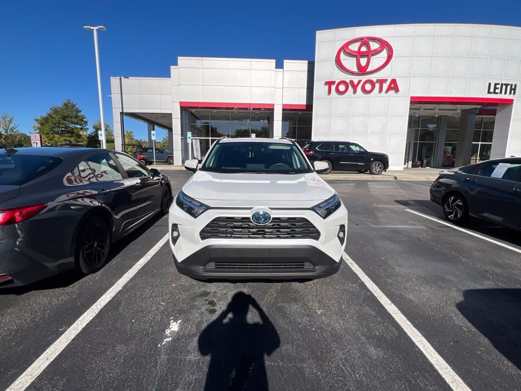 2024 Toyota RAV4 Hybrid XLE Premium — photo 1 of 2