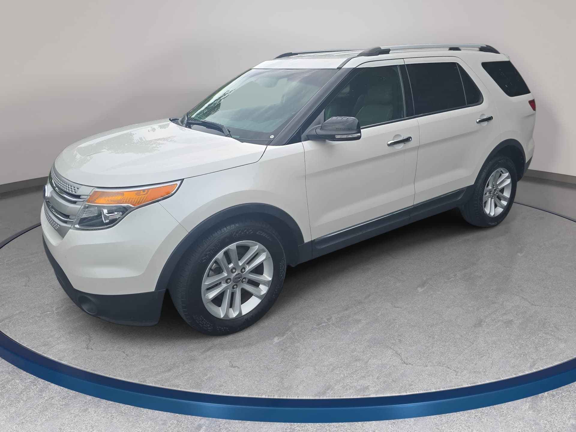 2011 Ford Explorer XLT — photo 1 of 32