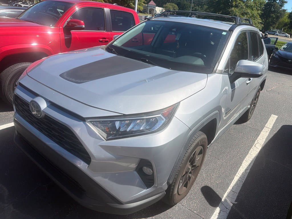 2020 Toyota RAV4 XLE — photo 1 of 3