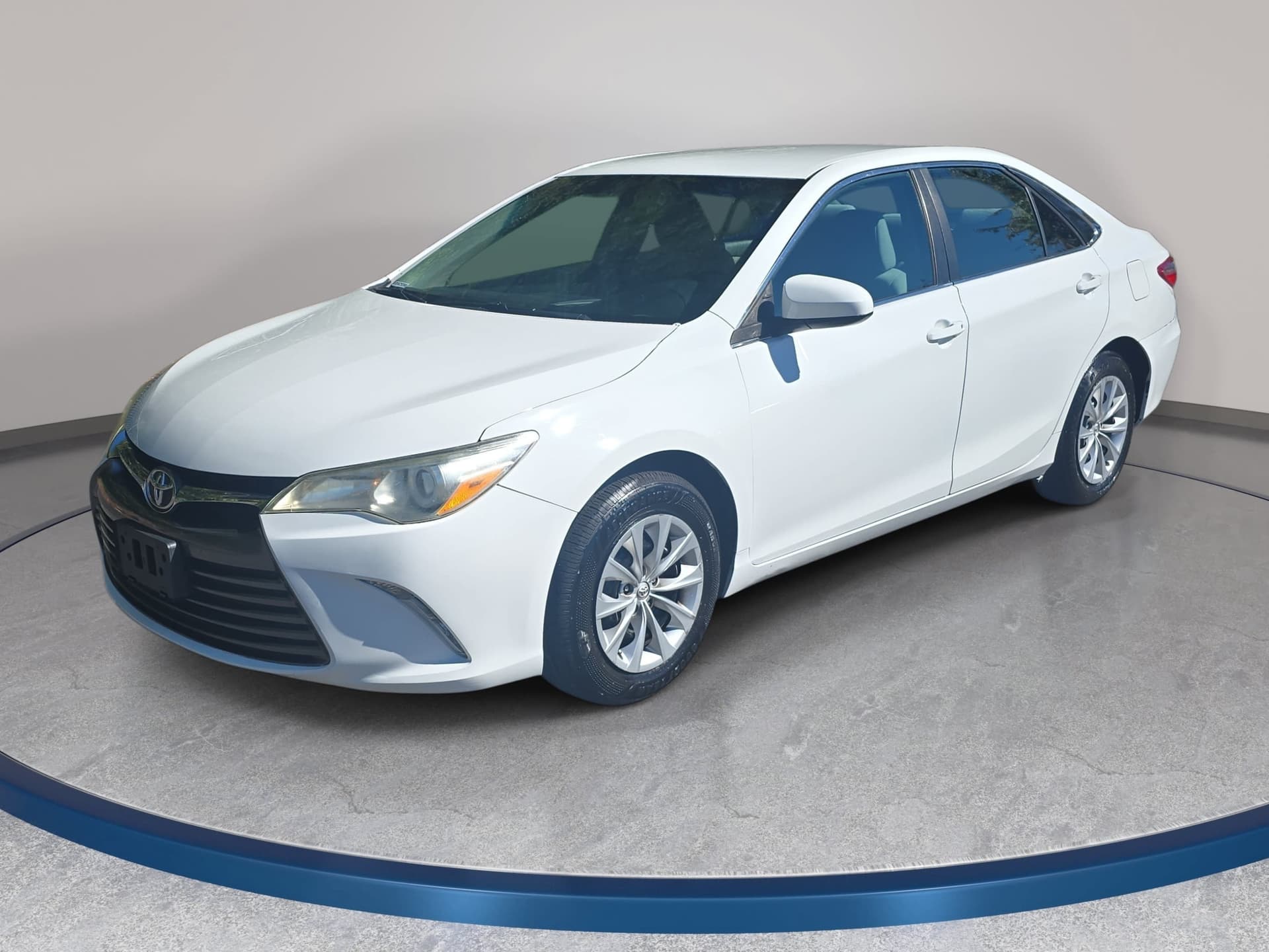 2016 Toyota Camry LE — photo 1 of 33